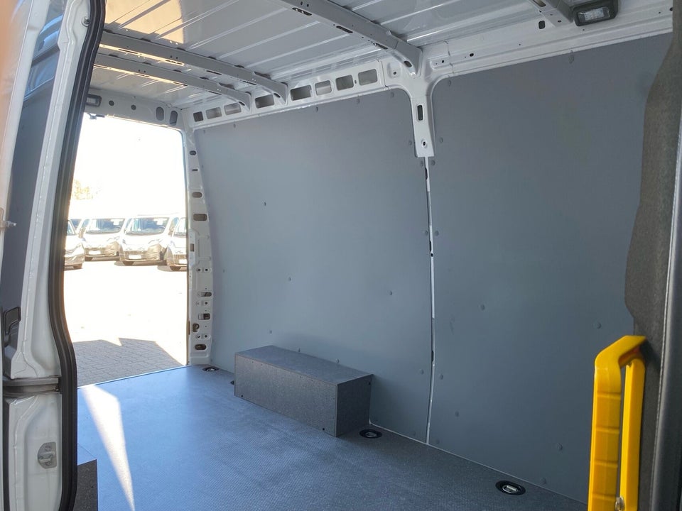 Iveco Daily 3,0 35S18 12m³ Van AG8