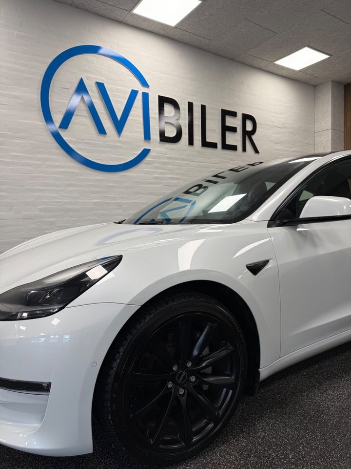 Tesla Model 3 Long Range AWD 4d