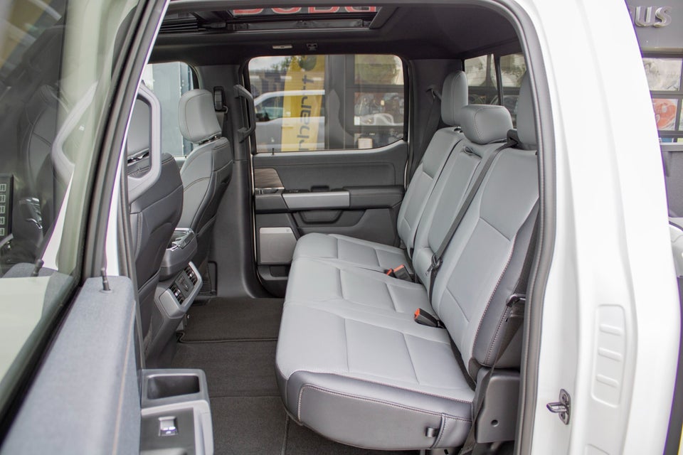 Ford F-150 131 Lightning Lariat Extended Range 4d