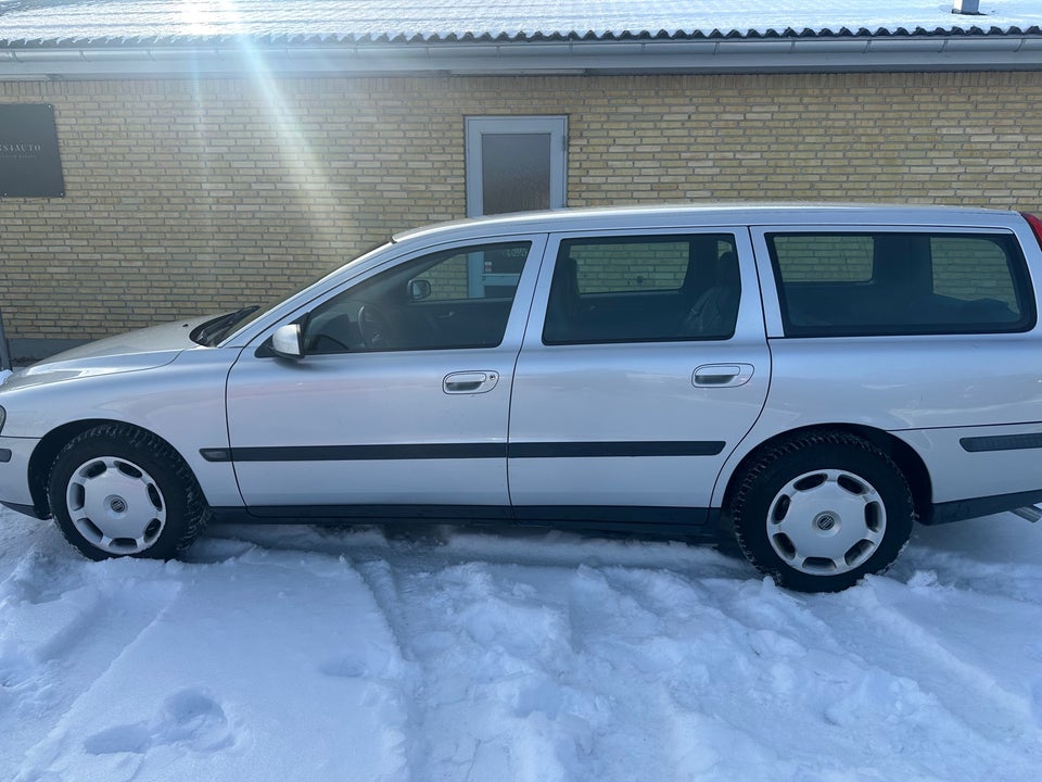 Volvo V70 2,4 140 Business 5d