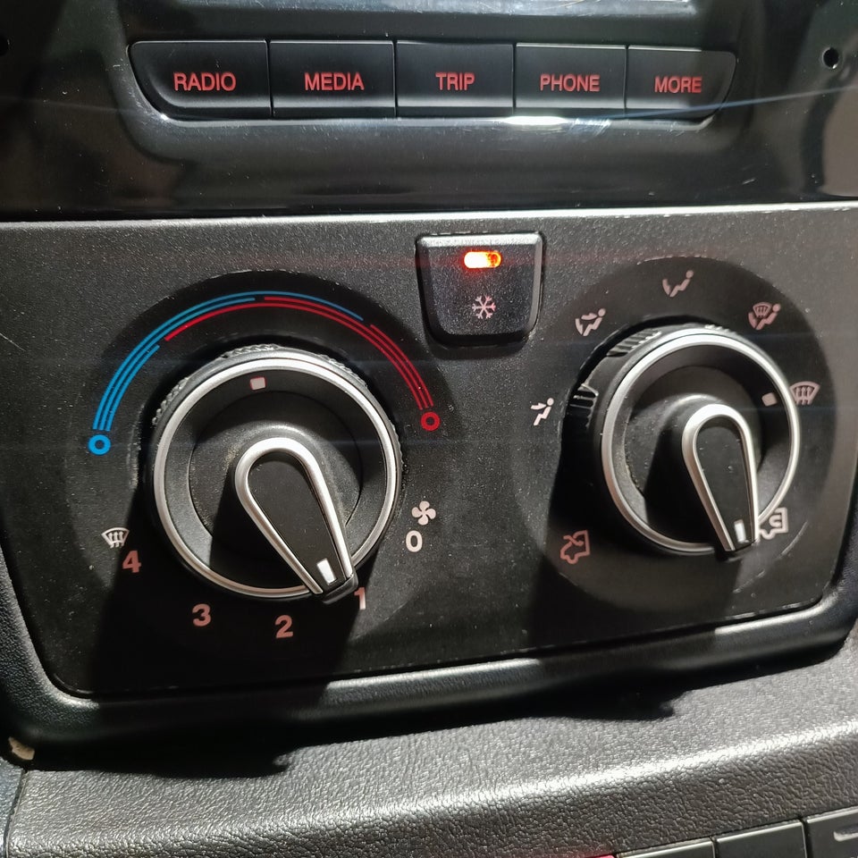 Peugeot Boxer 335 2,2 BlueHDi 140 L3 Plus 2d