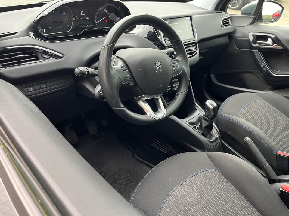 Peugeot 208 1,2 PureTech 82 Signature Sky 5d
