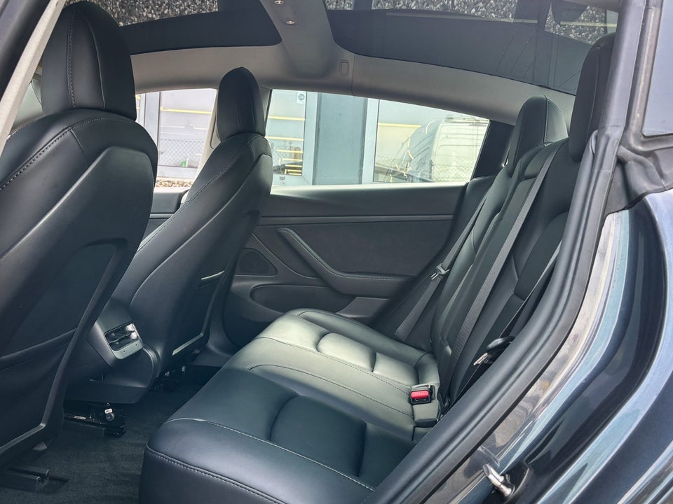 Tesla Model 3 Standard Range+ RWD 4d