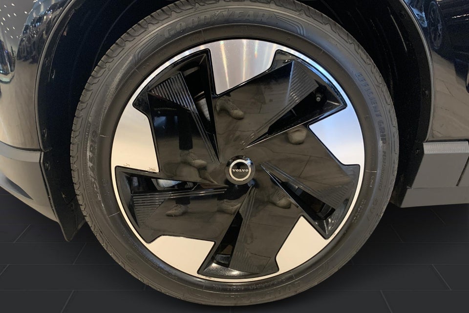 Volvo EX30 Extended Range Plus 5d