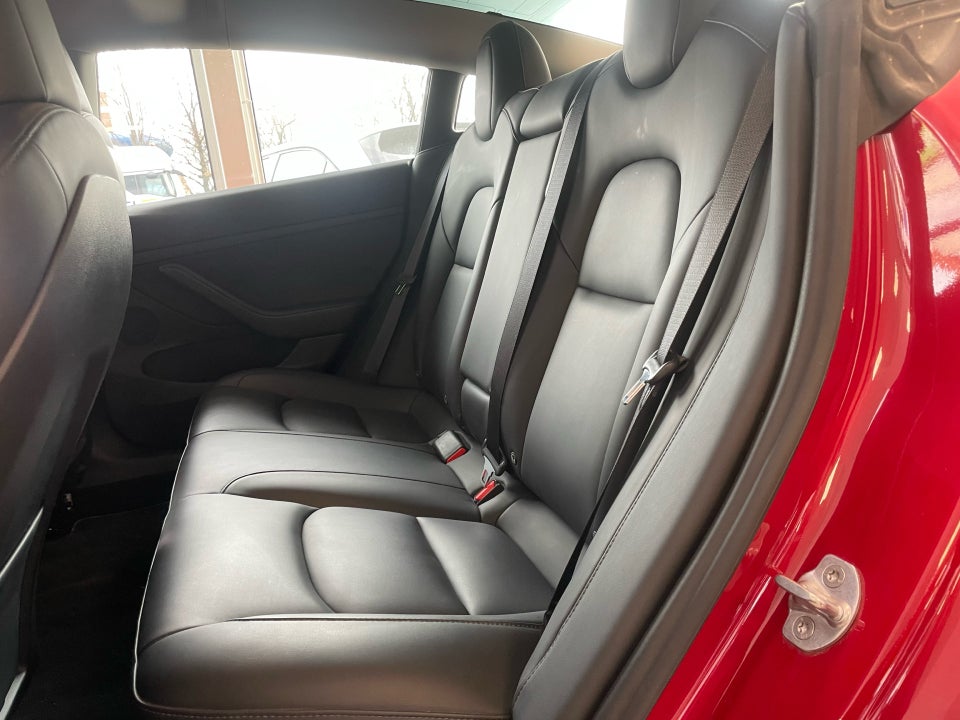 Tesla Model 3 Standard Range+ RWD 4d