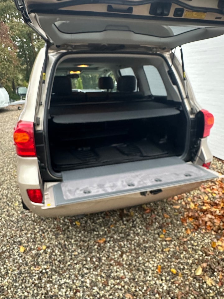 Toyota Land Cruiser 4,5 V8 D-4D T3 aut. Van 5d