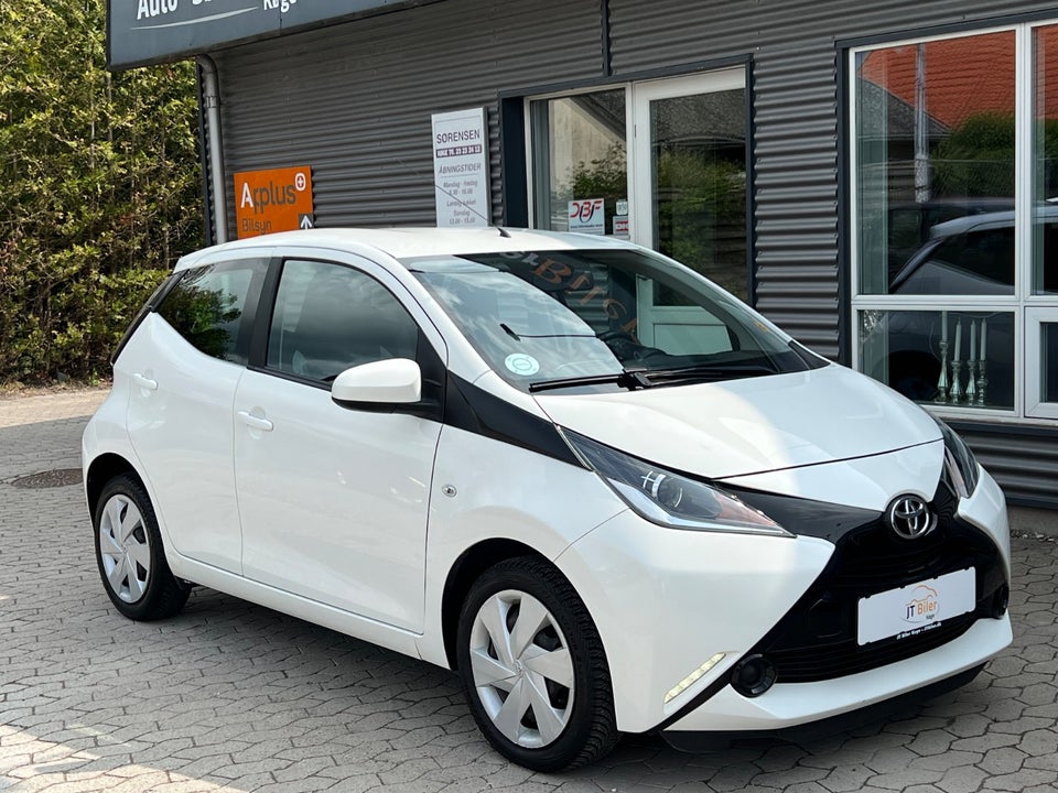Toyota Aygo 1,0 VVT-i x-play x-shift 5d