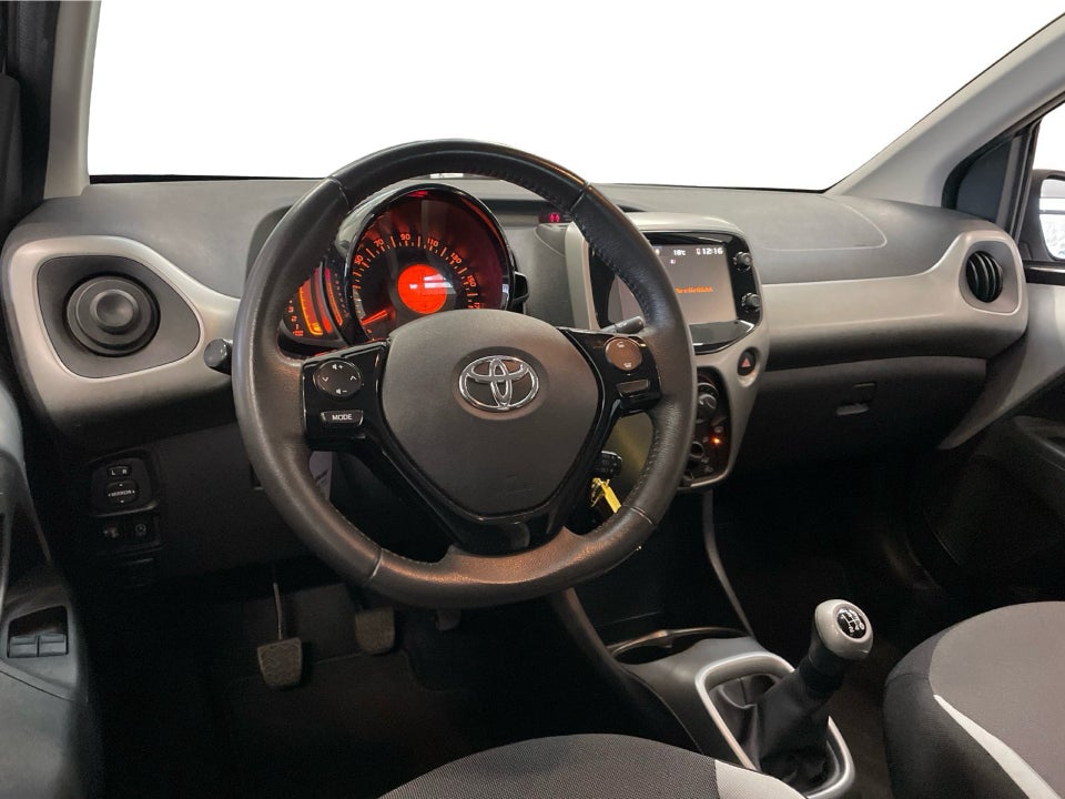 Toyota Aygo 1,0 VVT-i x-play 5d