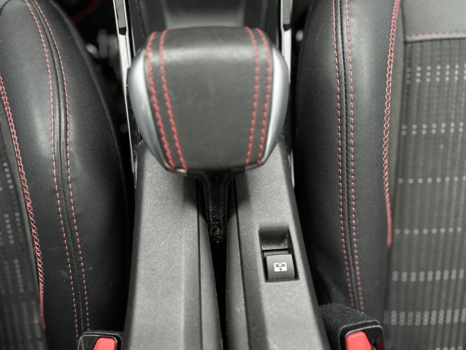 Peugeot 2008 1,6 BlueHDi 120 GT Line Sky 5d