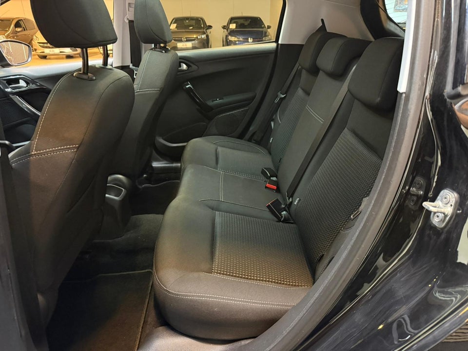 Peugeot 208 1,2 PureTech 82 Allure Sky 5d