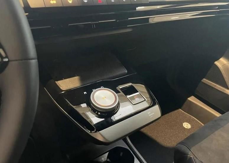 MG MG4 77 Luxury Extended Range 5d