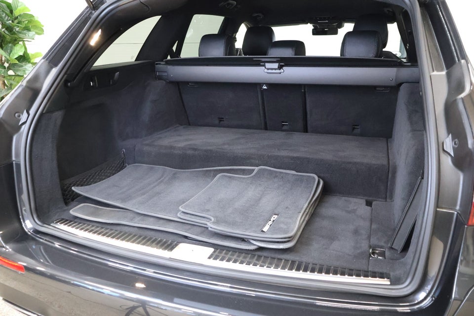 Mercedes E300 de 2,0 AMG Line stc. aut. 4Matic 5d