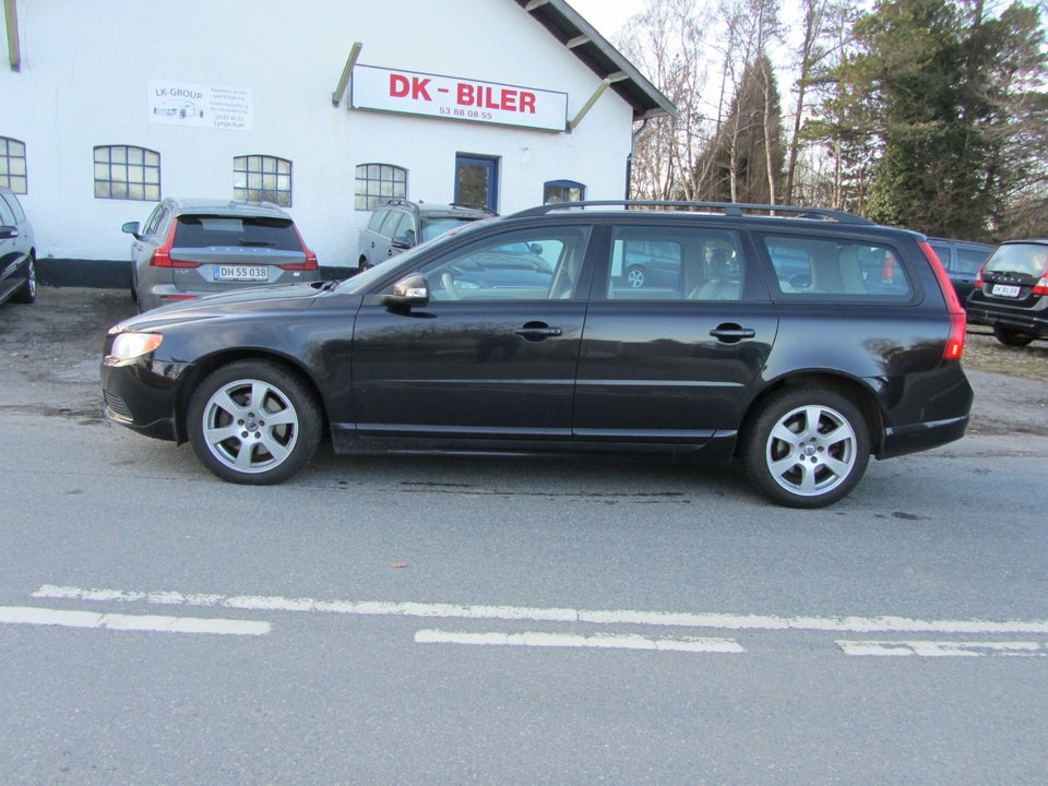 Volvo V70 2,5 FT Momentum aut. 5d