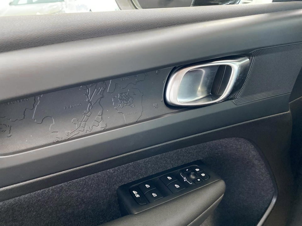 Volvo EX40 Standard Range Plus 5d