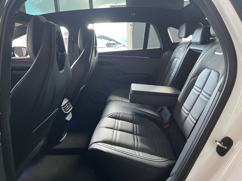 Hongqi EH7 111 Exclusive 4d