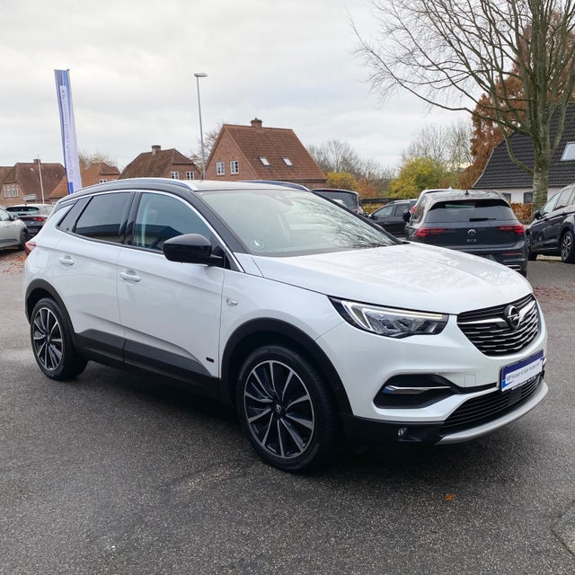 Opel Grandland X 1,6 Hybrid4 Exclusive a