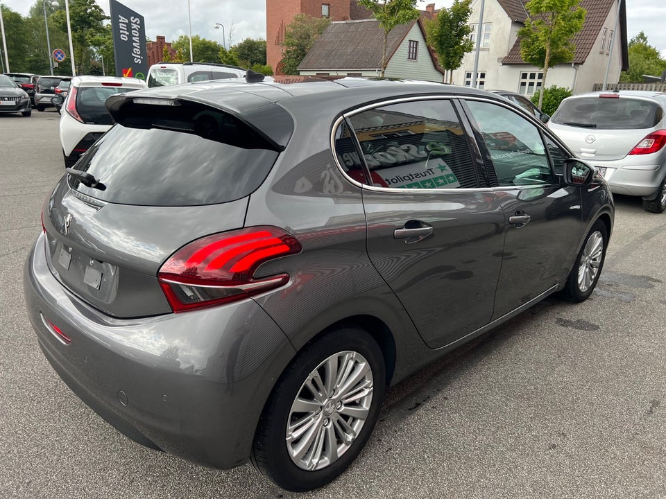 Peugeot 208 1,5 BlueHDi 100 Allure Sky 5d