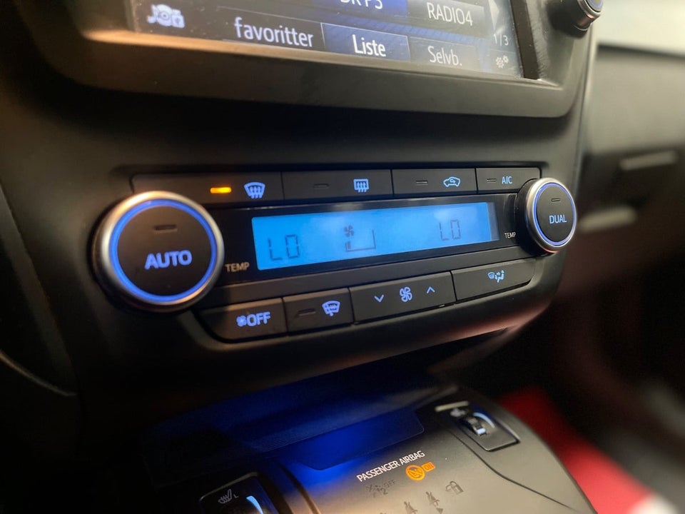 Toyota Avensis 1,8 VVT-i T2 Premium Touring Sports 5d