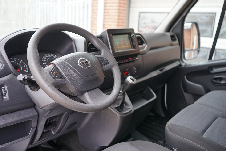Nissan NV400 2,3 dCi 150 L2H2 Kassevogn