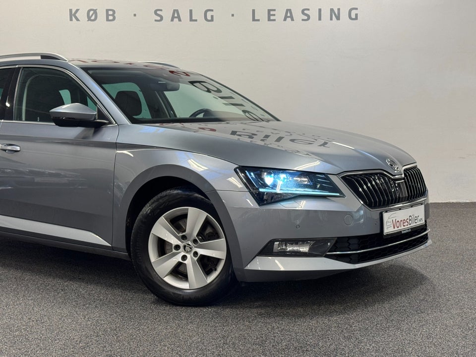 Skoda Superb 1,6 TDi 120 Style Combi DSG 5d