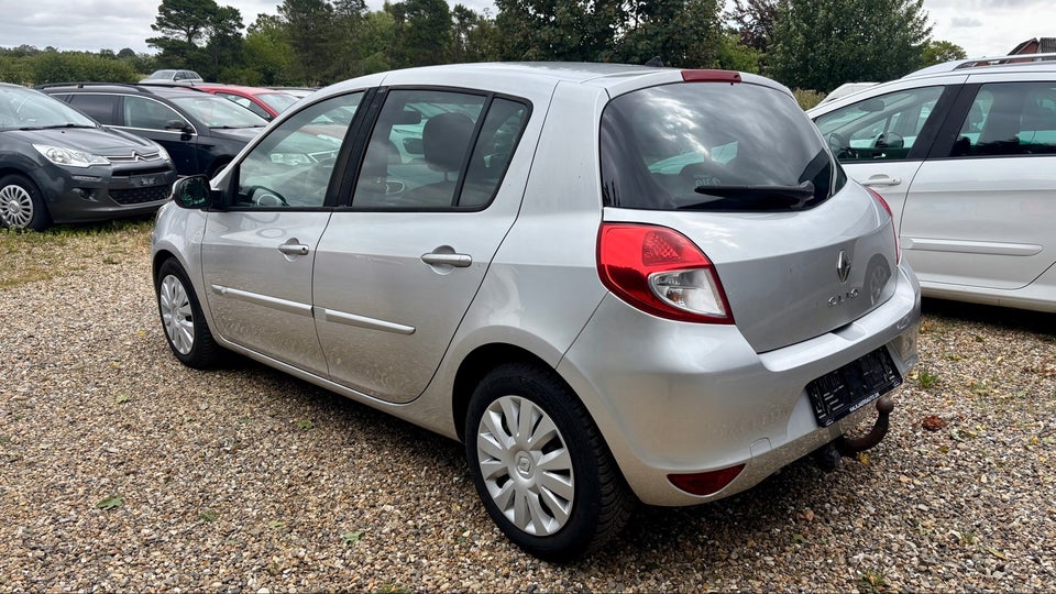 Renault Clio III 1,2 16V TCe Authentique 5d