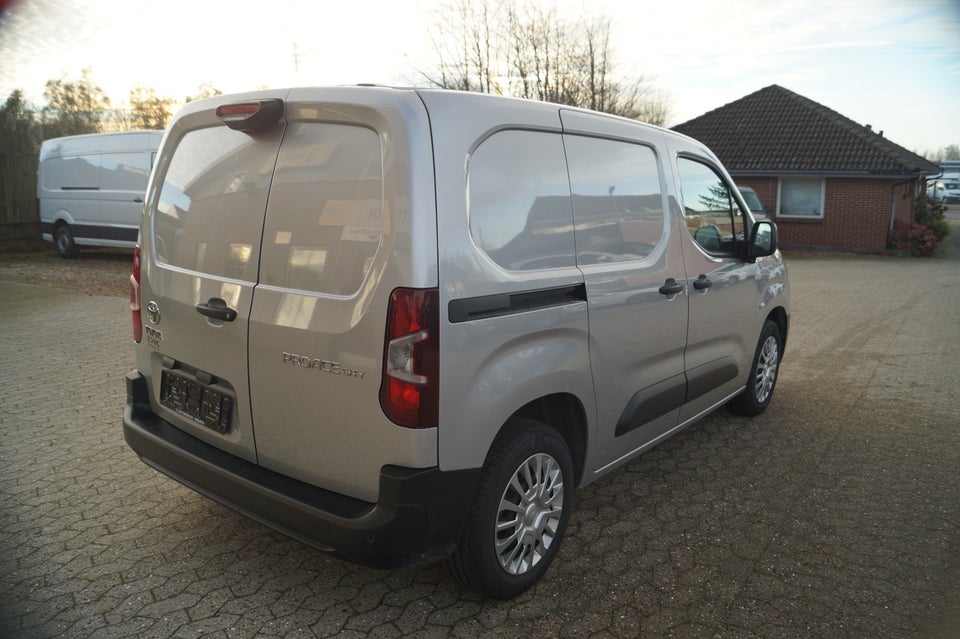 Toyota ProAce City 1,5 D 102 Medium Comfort 4d