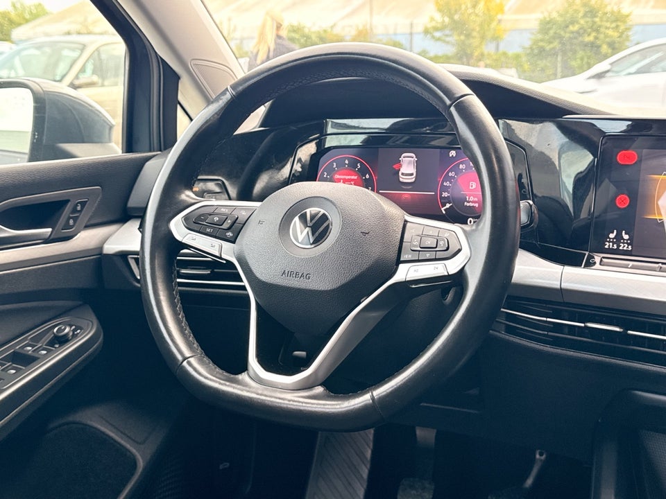VW Golf VIII 1,5 TSi 130 1st Edition 5d