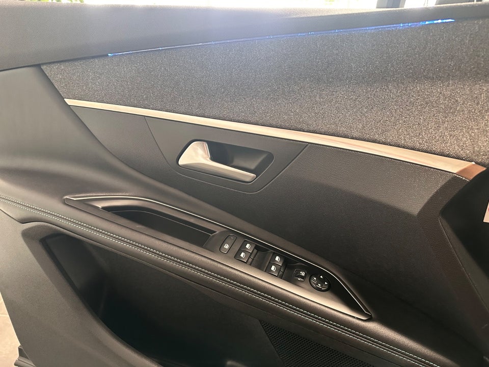 Peugeot 3008 1,6 Hybrid4 Allure Pack LTD EAT8 Van 5d