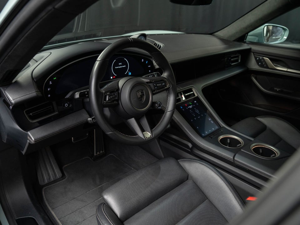 Porsche Taycan Turbo Performance+  4d