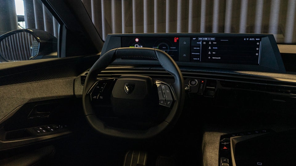 Peugeot e-5008 77 Allure 7prs 5d