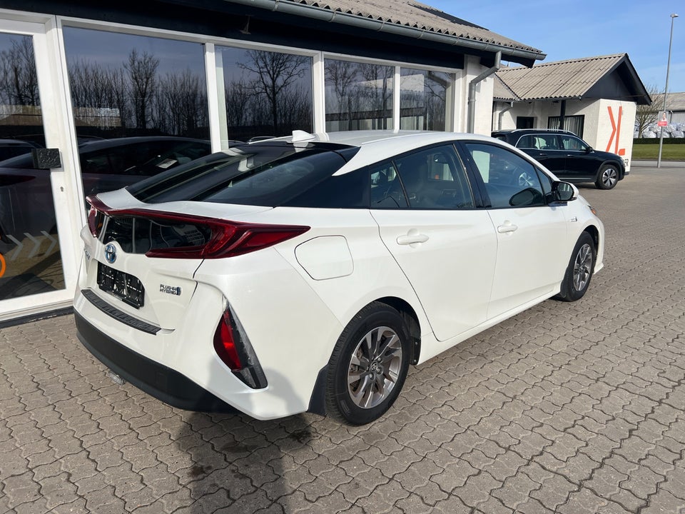 Toyota Prius 1,8 Plug-in Hybrid H3 MDS 5d