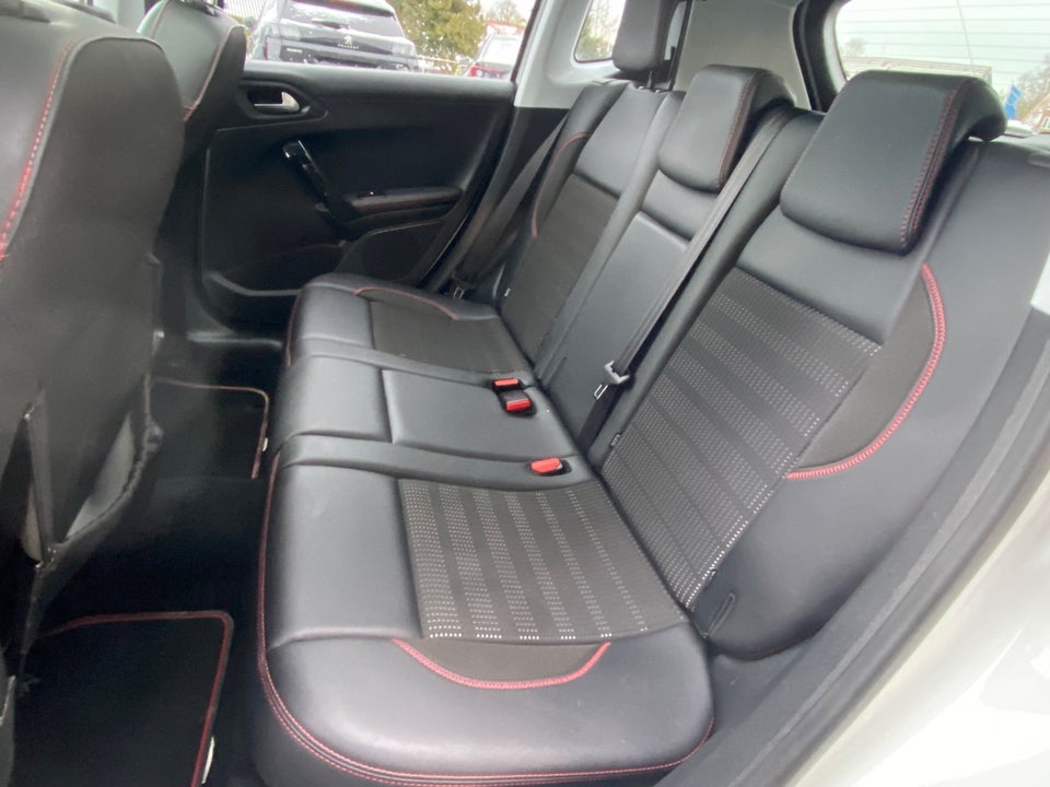 Peugeot 2008 1,5 BlueHDi 120 GT Line Sky EAT6 5d