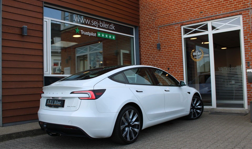 Tesla Model 3 Long Range AWD 4d