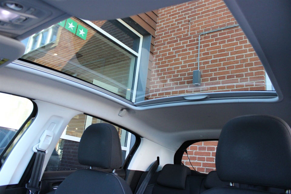 Peugeot 208 1,6 BlueHDi 100 Desire Sky 5d