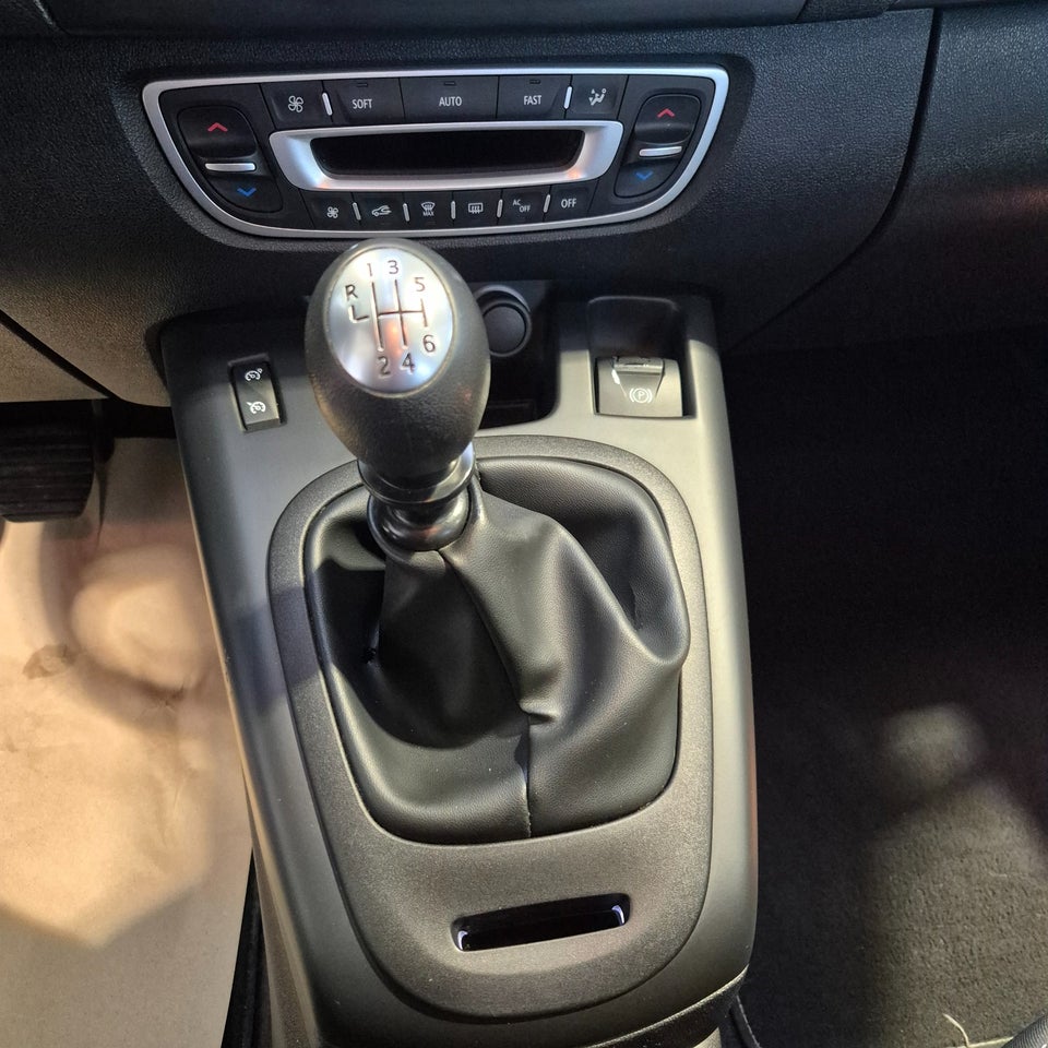 Renault Scenic II 1,9 dCi 130 Authentique 5d