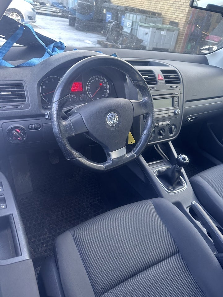 VW Golf V 1,6 FSi Comfortline aut. 5d