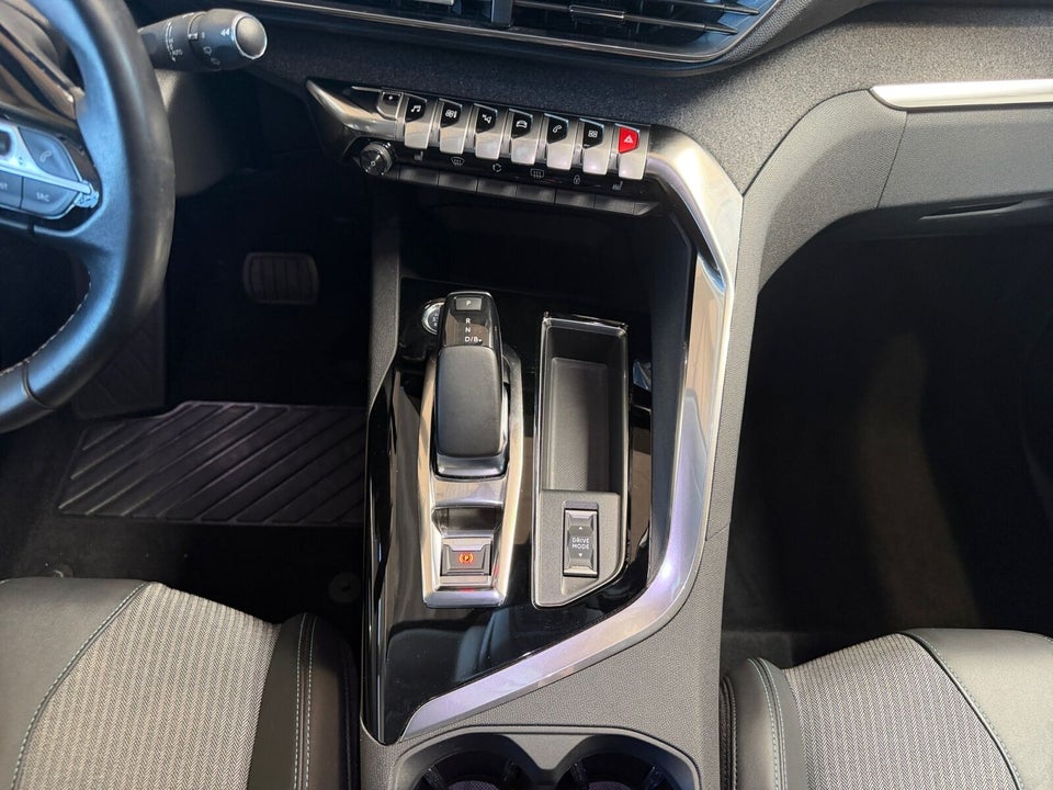 Peugeot 3008 1,6 Hybrid4 Allure Pack Limited EAT8 5d