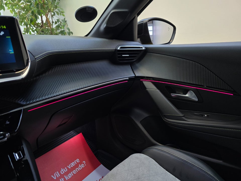 Peugeot e-208 50 GT 5d