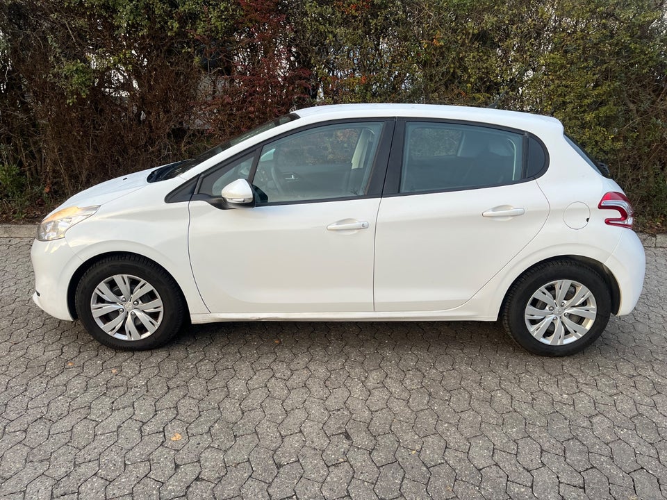 Peugeot 208 1,2 VTi Allure 5d