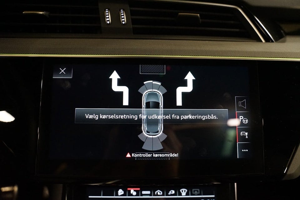 Audi Q8 e-tron 55 S-line quattro 5d