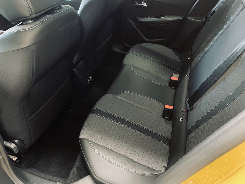 Peugeot 208 1,2 PureTech 100 Allure 5d