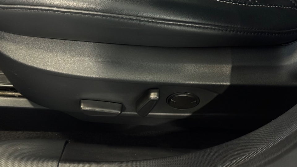 Ford Mustang Mach-E 68 Standard Range 5d