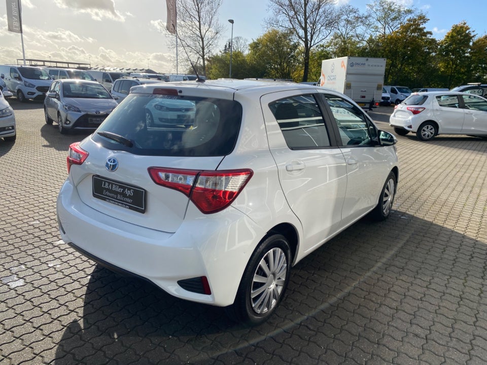 Toyota Yaris 1,5 Hybrid H1 e-CVT Van 5d