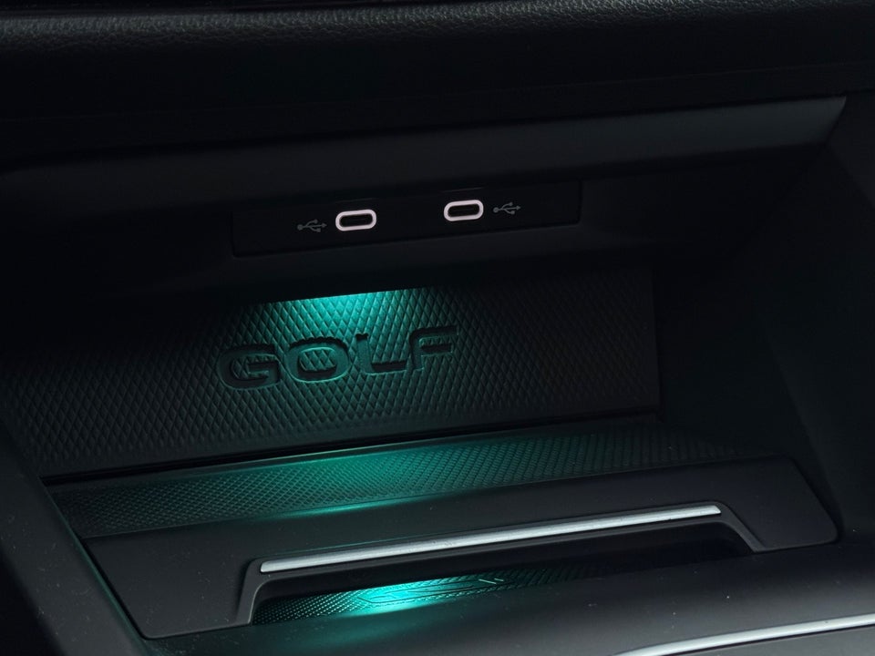 VW Golf VIII 1,4 GTE DSG 5d
