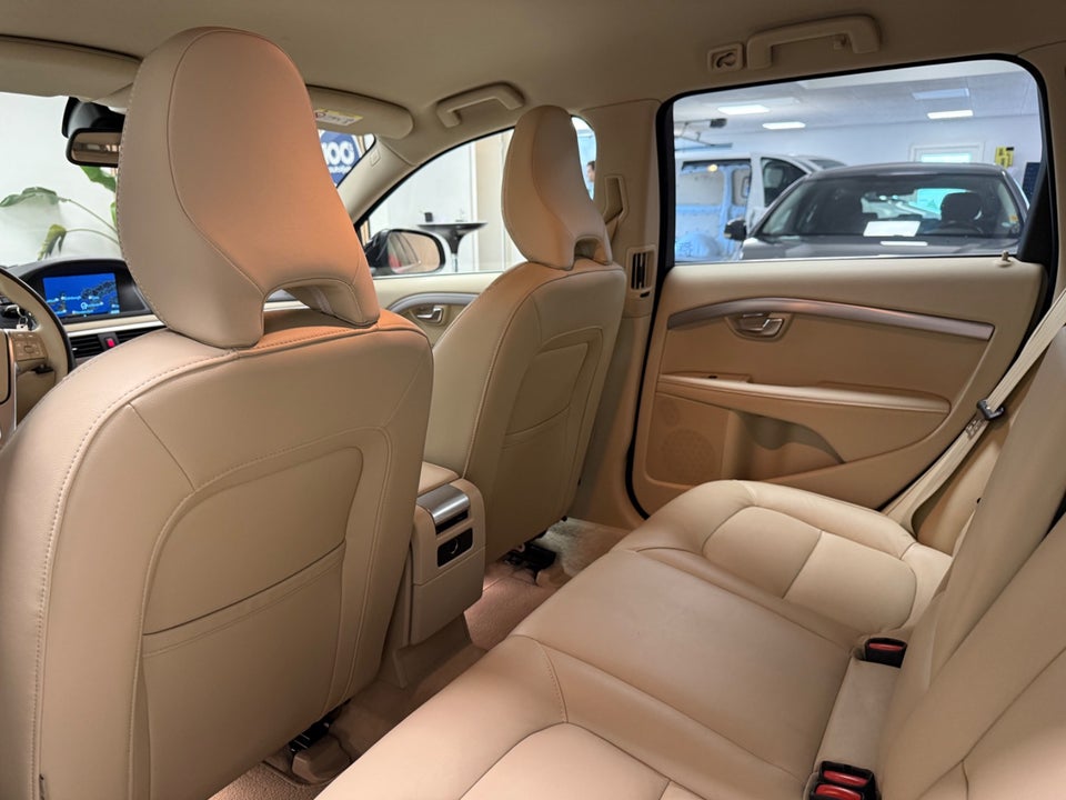 Volvo V70 2,0 T5 245 Momentum aut. 5d