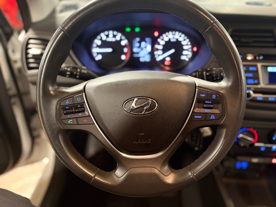 Hyundai i20 1,25 Passion 5d