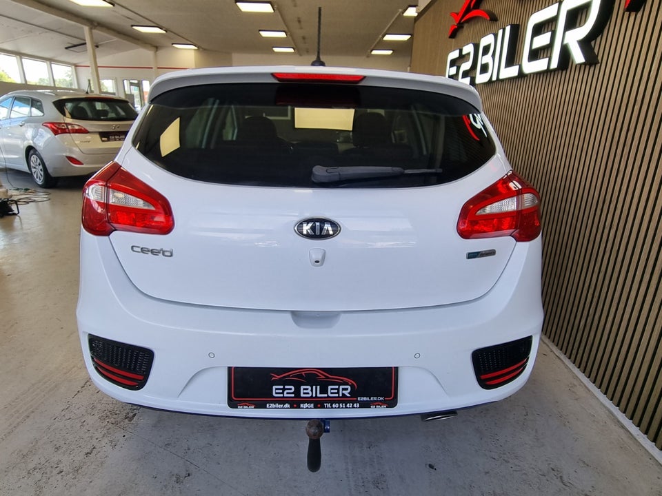 Kia Ceed 1,6 CRDi 136 Attraction 5d