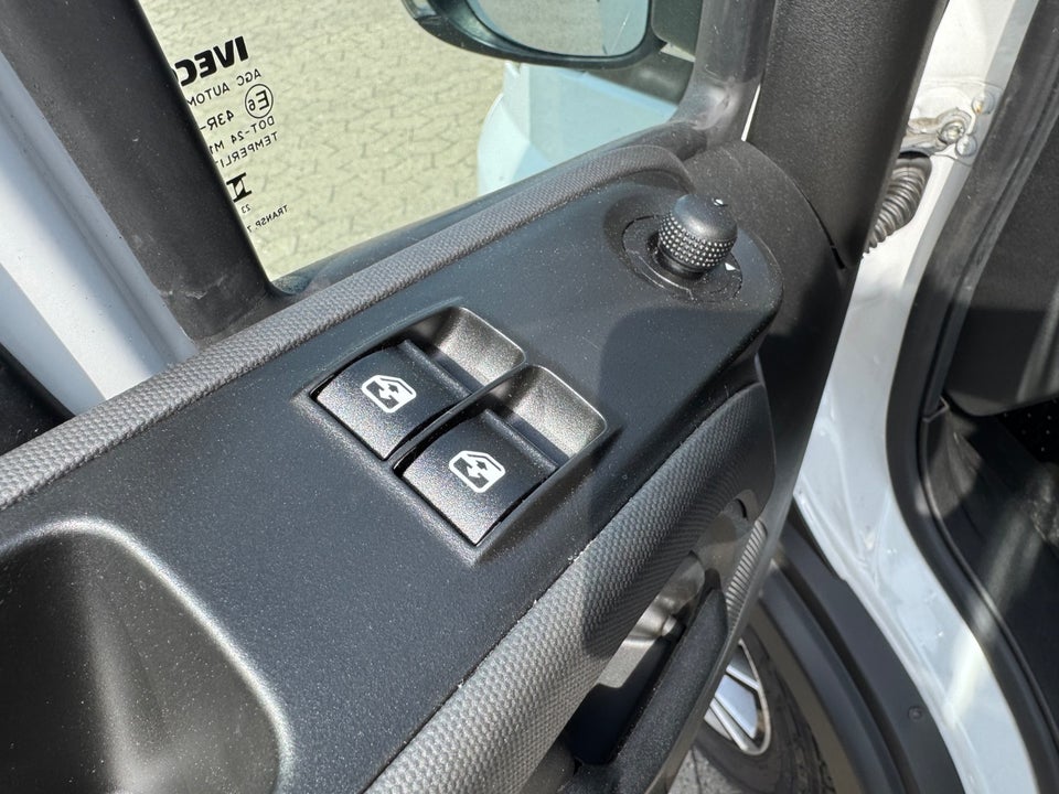 Iveco Daily 3,0 35S18 16m³ Van AG8