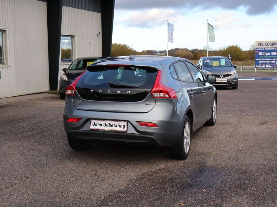 Volvo V40 2,0 D2 120 Momentum Eco 5d