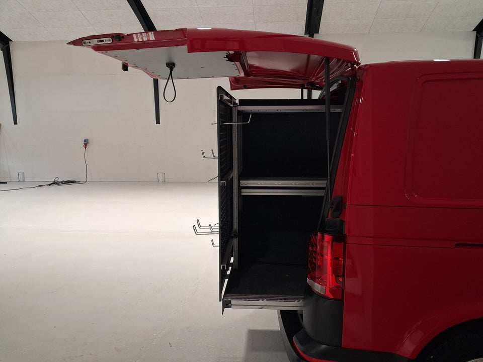 VW Transporter 2,0 TDi 150 Kassevogn DSG lang
